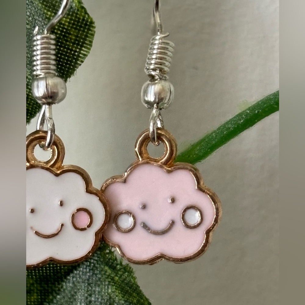 Happy cloud earrings - Picture 3 of 8
